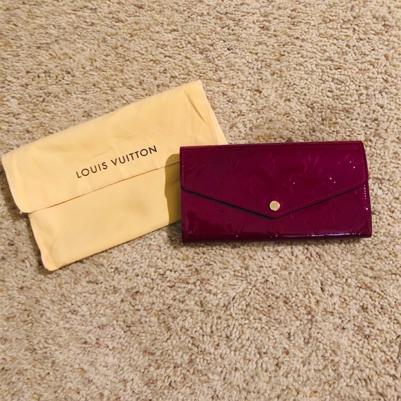 ‼️SOLD‼️ Brand New 100% Authentic Sarah Wallet - Picture 2 of 6